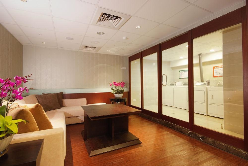 Hotel Leisure 台中輕行旅 Luaran gambar