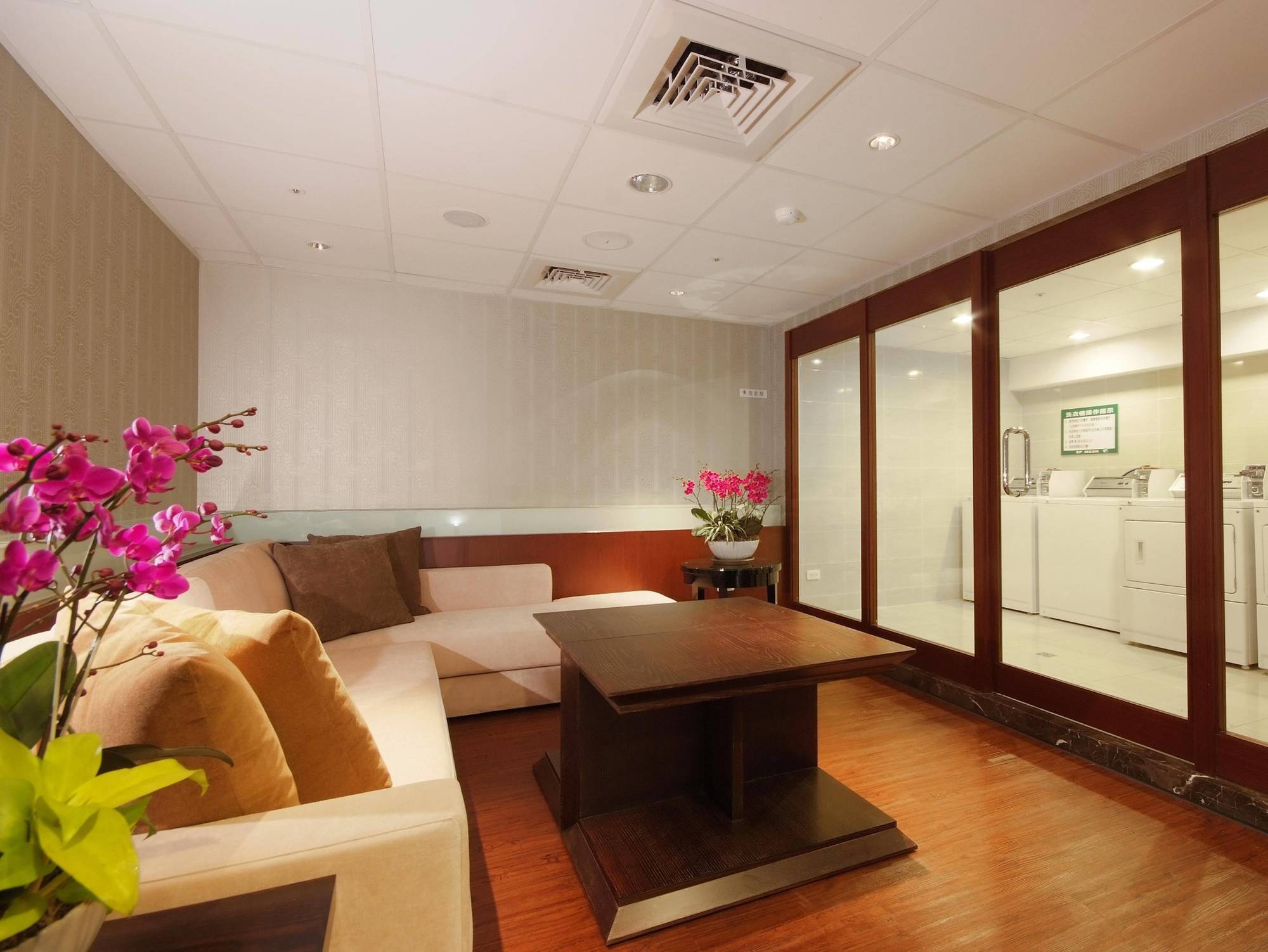 Hotel Leisure 台中輕行旅 Luaran gambar